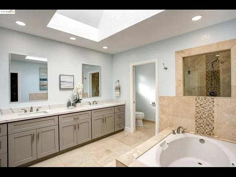 Reef Ct — Photo 5