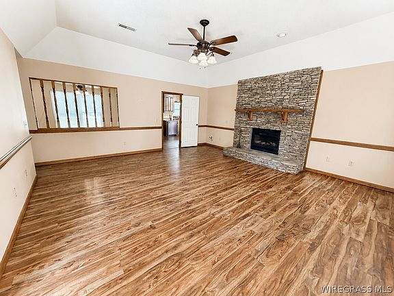 4th image of 2295 Campground Rd