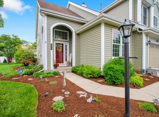 1575 Woodbury Cir, Gurnee, IL 60031