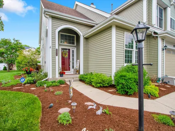 1575 Woodbury Cir, Gurnee, IL 60031