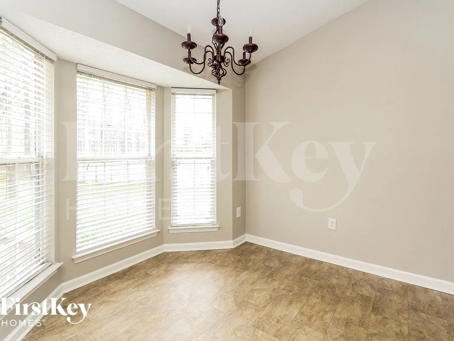3 bed, 2.0 bath, 1358 sqft, $2,150 — Photo 4