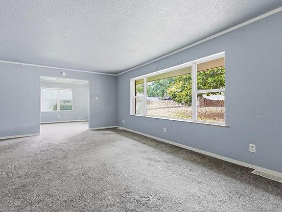 3rd image of 1707 S Broadway Blvd