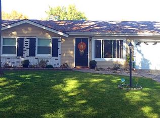 609 Saint Paul Dr, Godfrey, IL 62035