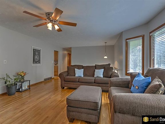 5th image of 4813 Bernadette Ave