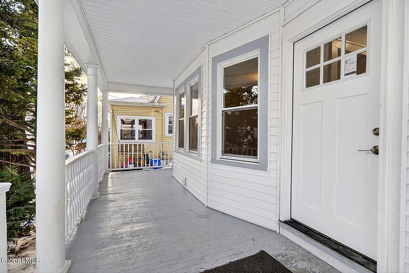 4th image of 32 Eileen Street