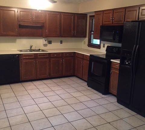 large eat in kitchen