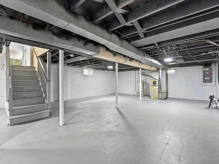120 Webster Ave — Photo 21