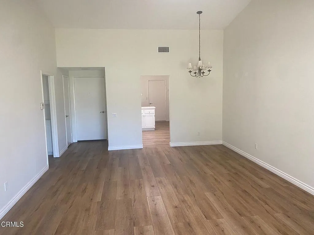2 bed, 2.0 bath, 1064 sqft, $3,330 — Photo 4