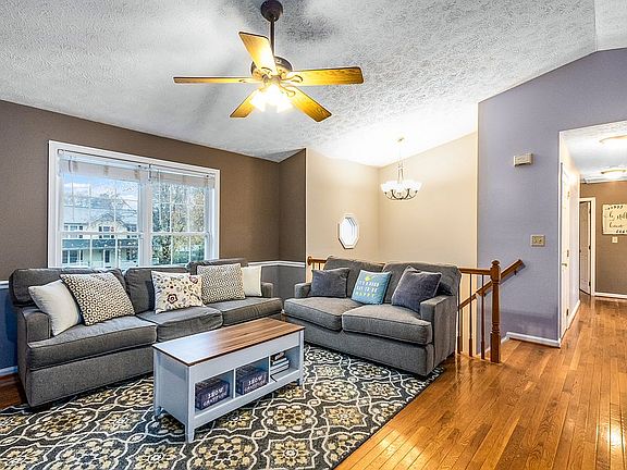 3rd image of 11415 Woodland View Dr