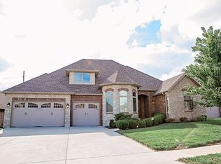 2909 S Camber Ave, Springfield, MO 65809