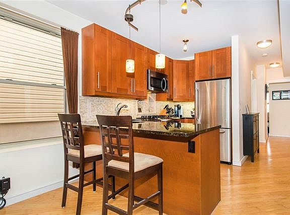 5th image of 324 Baldwin Ave #202