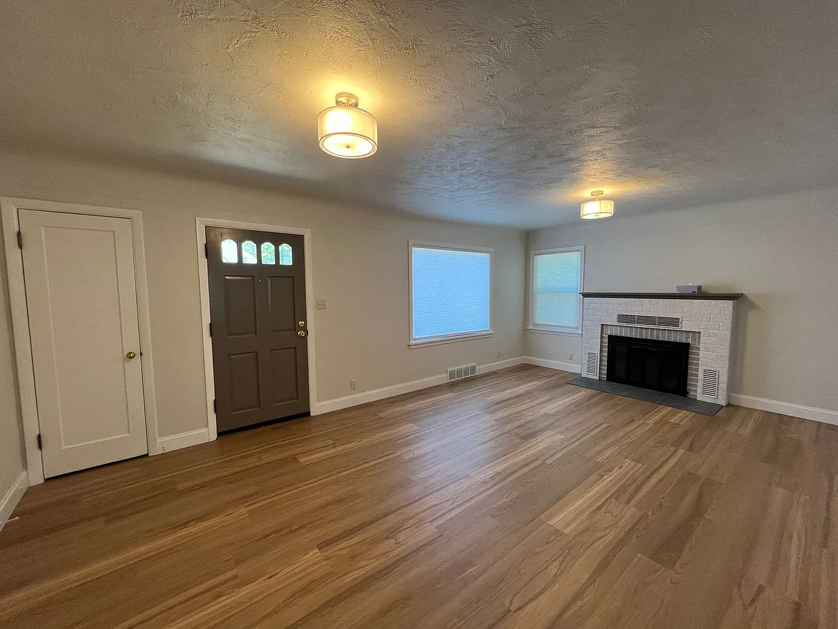 Building Photo - 1326 Van Buren St