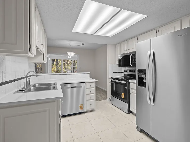 9024 Saint Thomas Ln — Photo 3