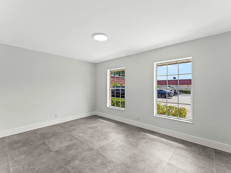 711 Laconia Cir #B — Photo 10