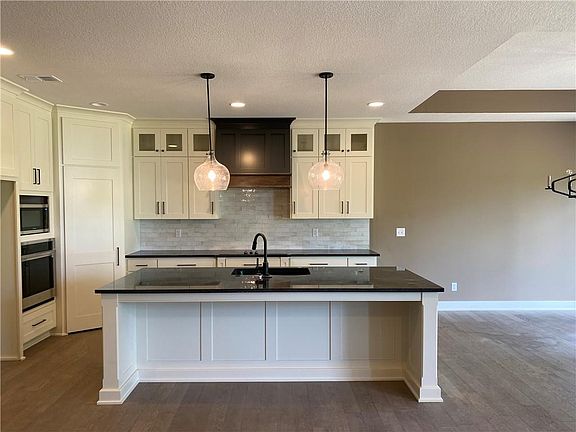 4th image of 2605 NE Amanda Ln