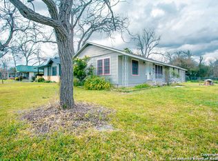1002 N Bauer St, Seguin, TX 78155