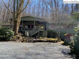 689 Old Tweetsie Rd, Vilas, NC 28692