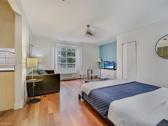 4th image of 420 15th St APT 109
