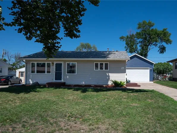 4423 Lee St NE, Cedar Rapids, IA 52402