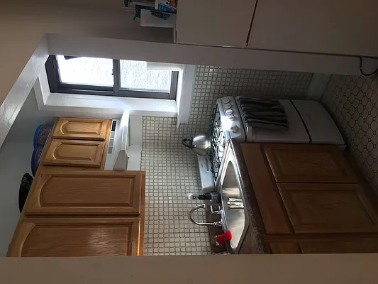 Rented by Metropolis International Realty Inc. | media 27