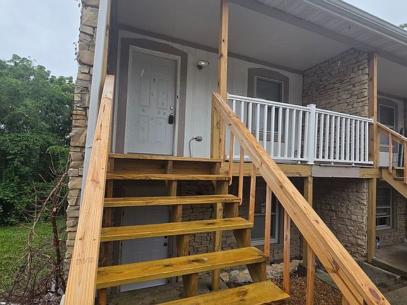 2nd image of 2305 Southridge Dr APT D