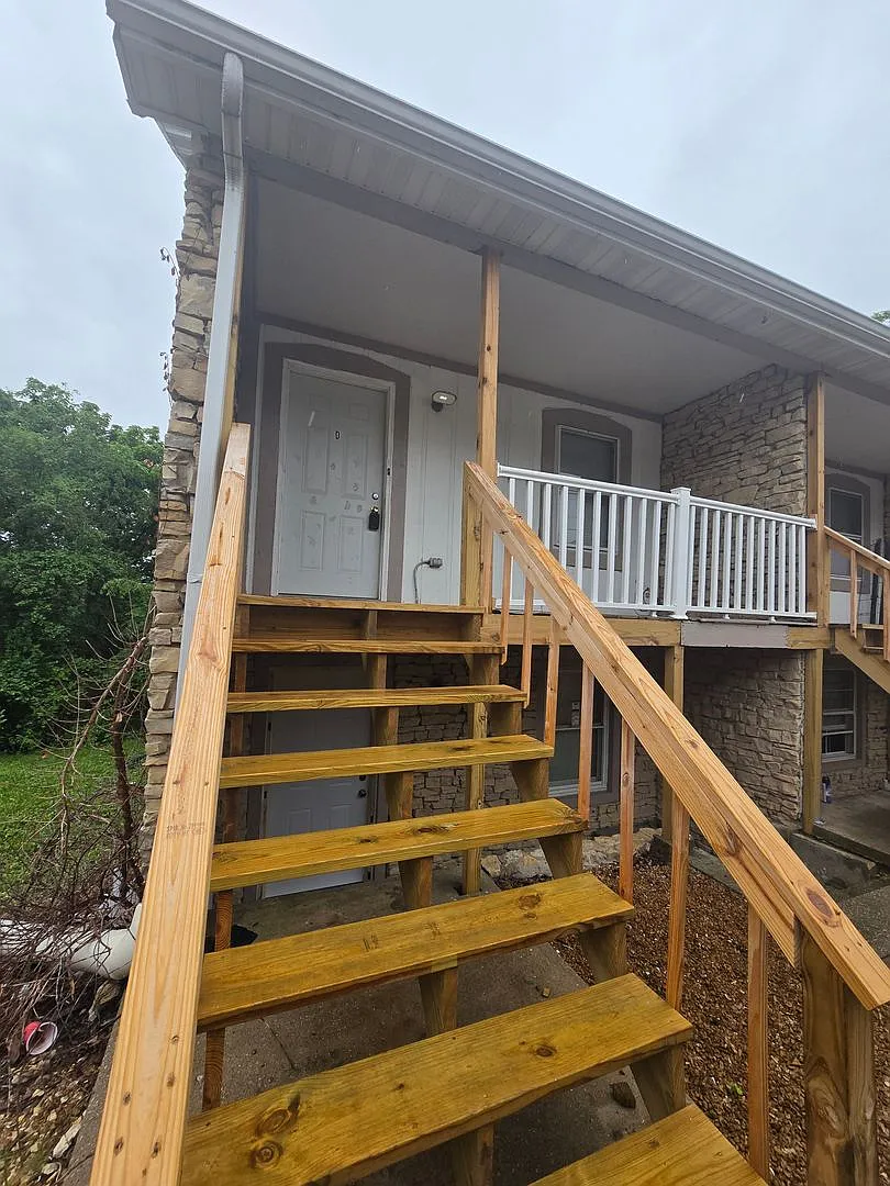Building Photo - 2305 Southridge Dr #D