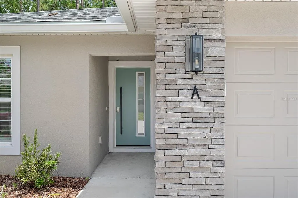 3 bed, 2.0 bath, 1367 sqft, $1,699 — Photo 3