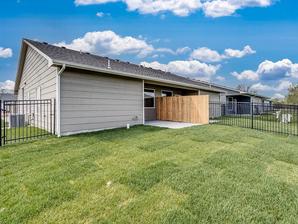 5433 N Briskbay Ct