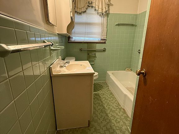 5th image of 115 Jenkins Dr