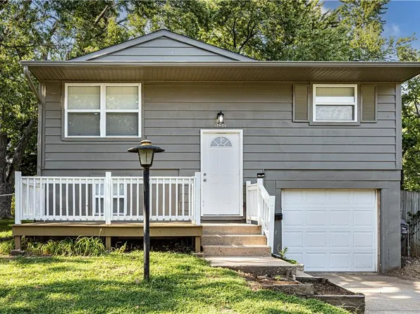 18406 E Shoshone Dr, Independence, MO 64058