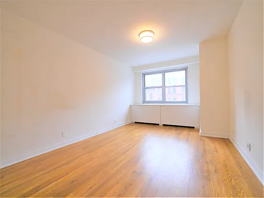 Rented by R New York | media 8