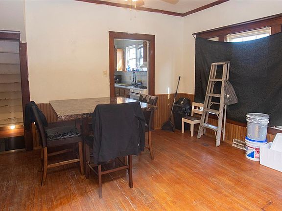 3rd image of 831 Halloran Ave