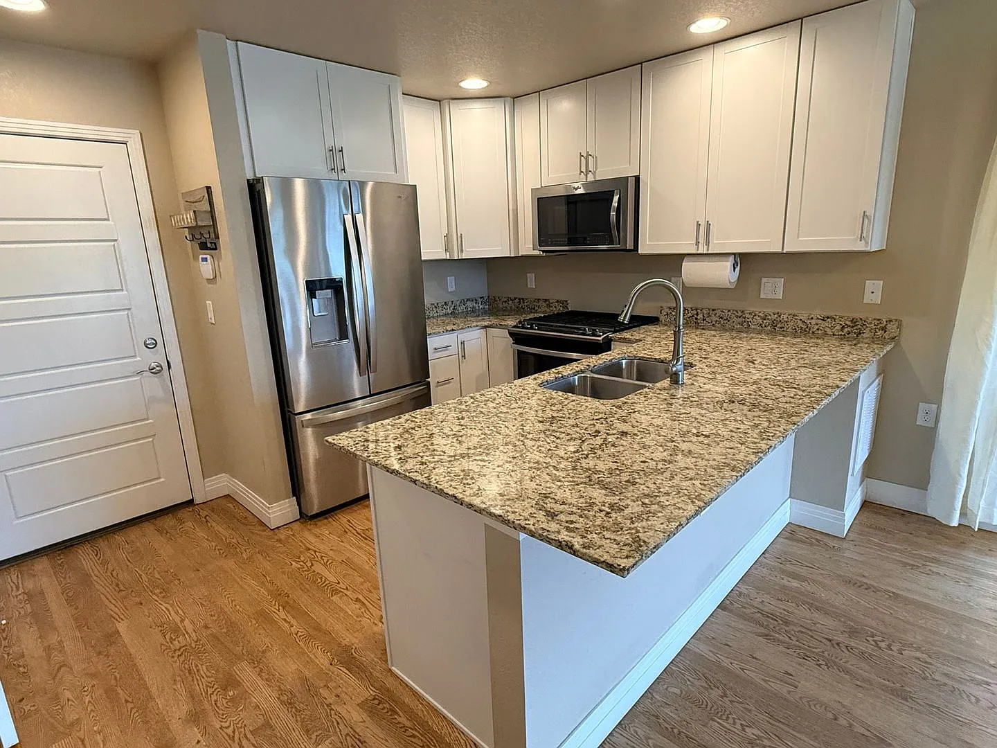 Cozy 2-Bedroom Cottage in Lakes at Centerra with Attached Garage — Photo 4