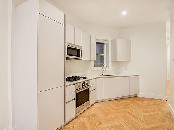 3rd image of 185 Prospect Park W APT 1L