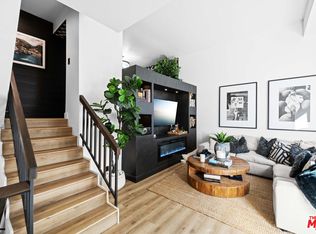 10911 Bluffside Dr APT 18, Studio City, CA 91604