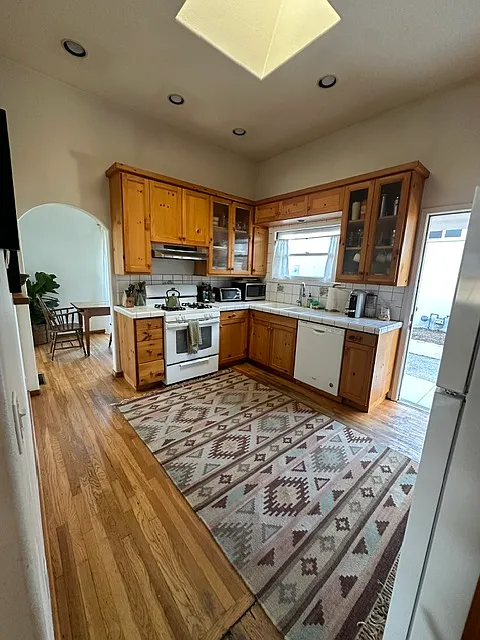 2 bed, 1052 sqft, $5,100 — Photo 2