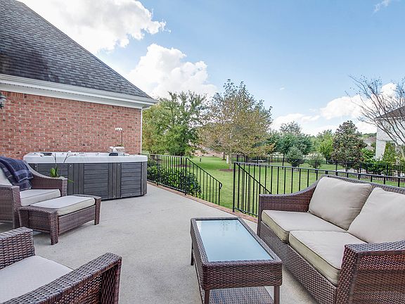 3rd image of 436 Thistley Ln