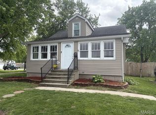 132 W 2nd St, Hartford, IL 62048
