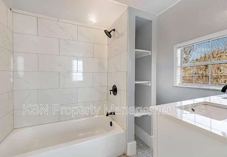 1921 Reynolds St — Photo 41