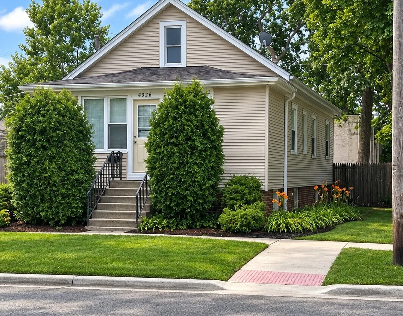 5 bed, 1000 sqft, $2,850 — Photo 1