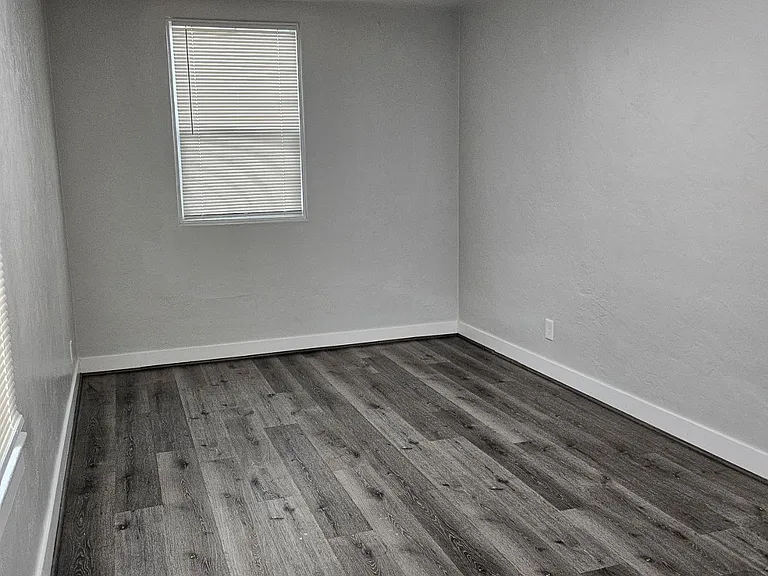301 E Myrtle St #1 — Photo 10