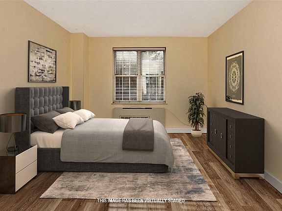 4th image of 50 Merrick Ave