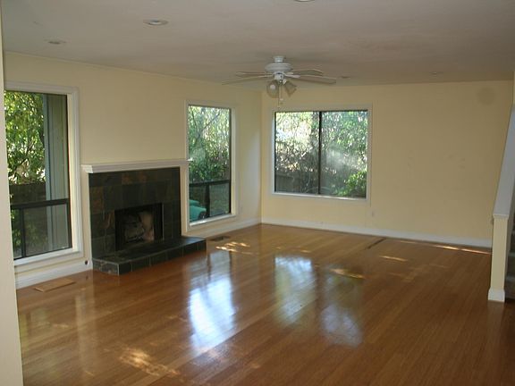3rd image of 1356 Meadow Ct
