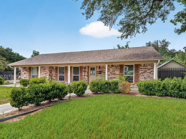 8522 Westview Dr, Houston, TX 77055