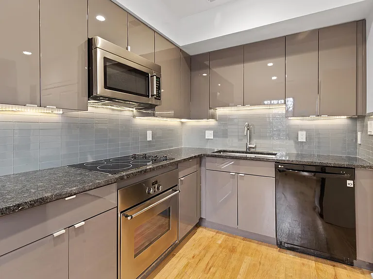1400 Van Dyke St #307 — Photo 10