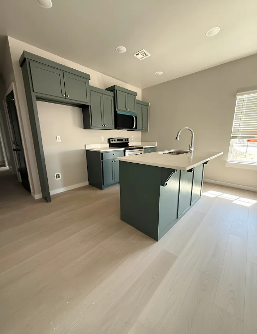 Modern 2-Bedroom Duplex Unit | Stylish Design & Prime Location — Photo 3