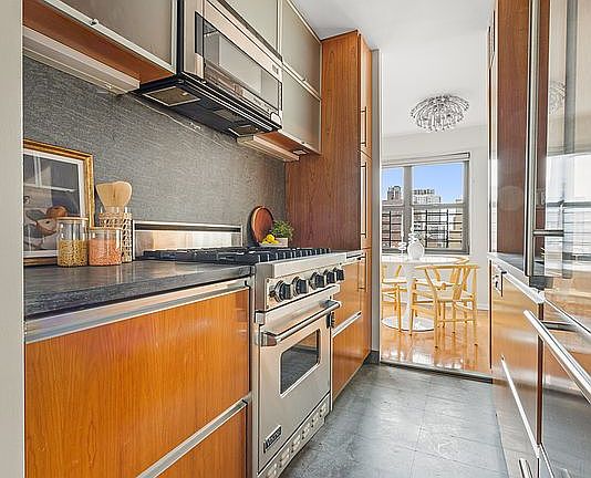 5th image of 240 E 76th St APT 12E