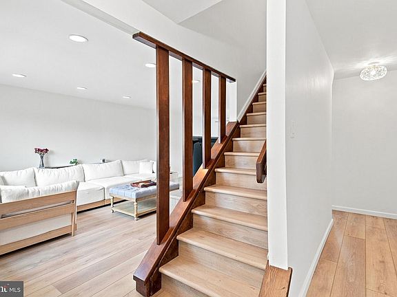 3rd image of 301 Bunker Hill Rd #189