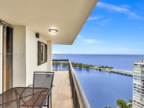 Wraparound Balcony, with amazing views 