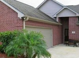 402 Friends Knoll Ln, Friendswood, TX 77546